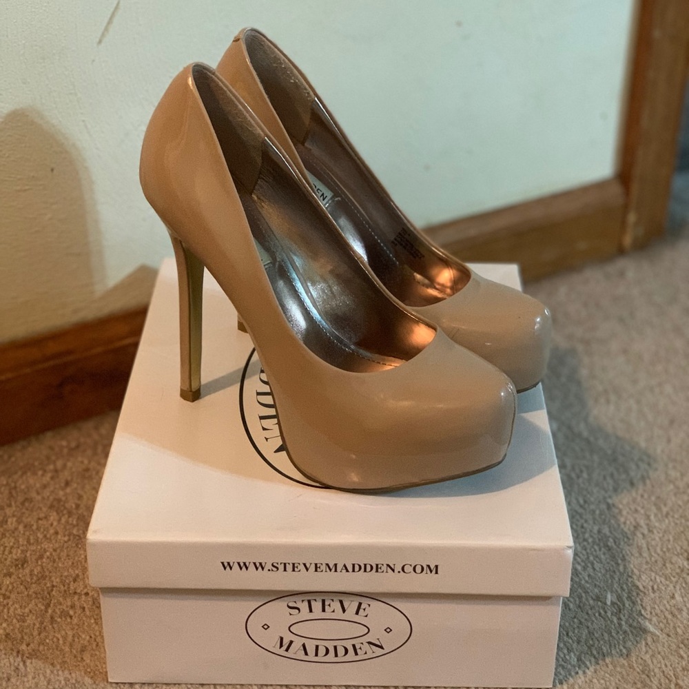 Size 7.5 Steve Madden “Nala” Nude Platform Pumps